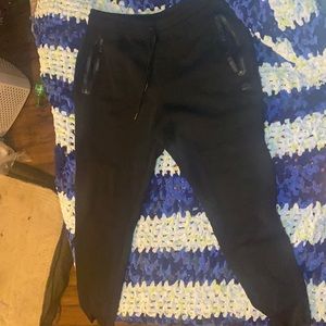 The brand for theses sweatpants are RBX and the size is XL